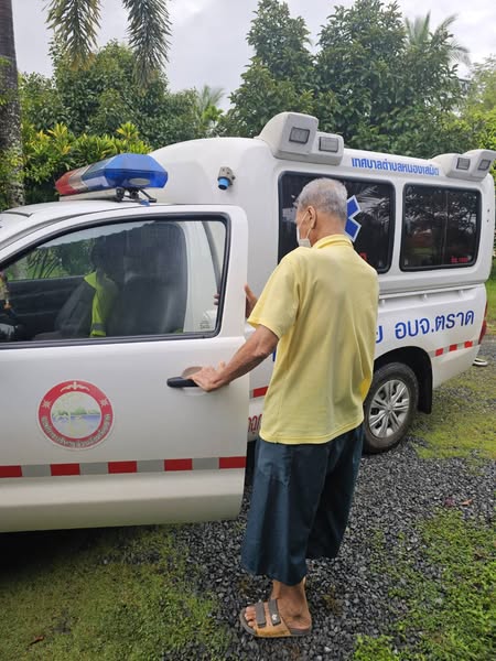 ข่าวประชาสัมพันธ์เทศบาลตำบลหนองเสม็ด
วันศุกร์ที่ 5 กันยายน 2568
                 เจ้าหน้าที่หน่วยปฏิบัติการการแพทย์ฉุกเฉิน เทศบาลตำบลหนองเสม็ด ได้นำรถพยาบาลฉุกเฉิน (EMS) ออกปฏิบัติภารกิจในเวลา 07.30 น. เพื่อรับผู้ป่วยชายรายหนึ่งส่งโรงพยาบาลตราดตามแพทย์นัดหมาย